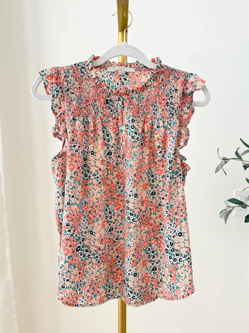 LOFT Smocked Ditsy Floral Blouse | Flutter Sleeve | Ruffle Neck | Size S